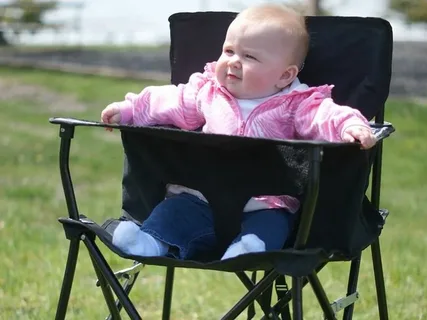 تصویر 2 از صندلی مسافرتی کودک با ابعاد ایمن و طراحی حمایتی